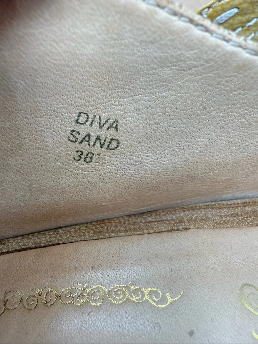 RARE MODERN VINTAGE Diva Sand Rockabilly Pinup Wedge Platform Heels Size 38